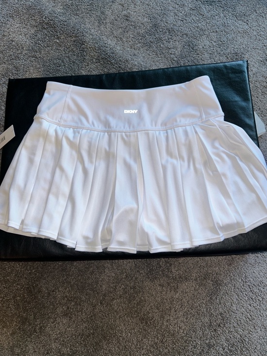 Dkny Dresses & Skirts - DKNY Sport XL Women’s White Pleated Skort NWT